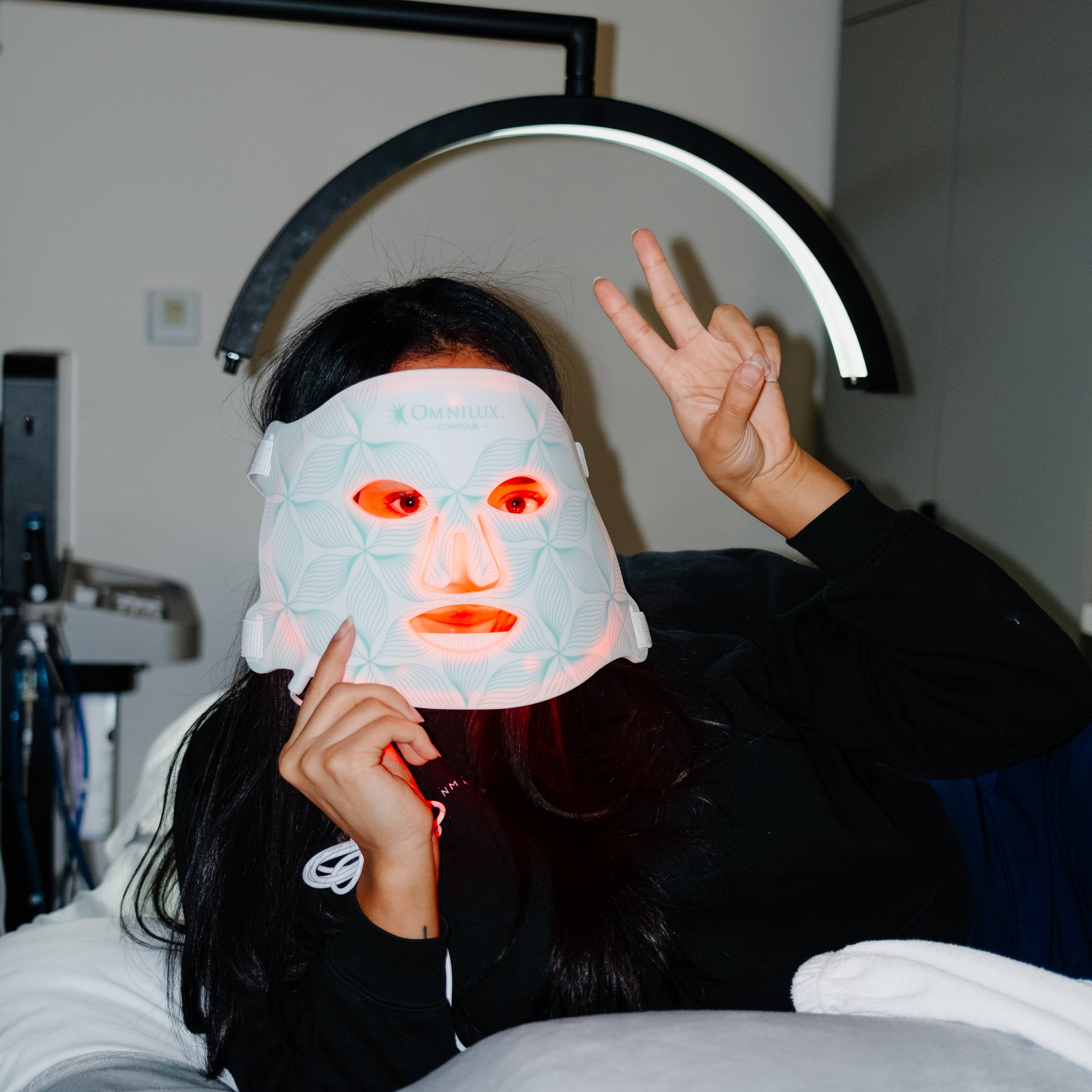 How Red Light Therapy Helps Stimulate Collagen & Elastin for Healthier Skin